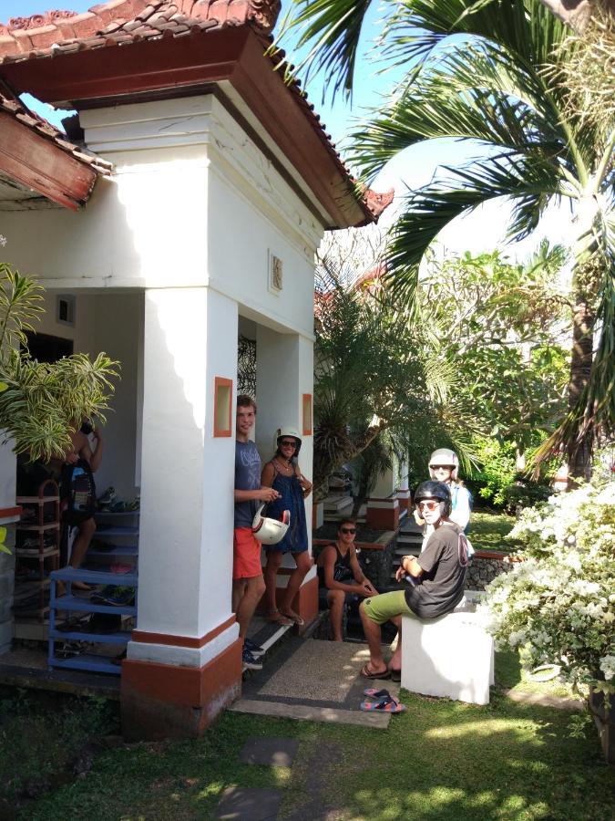 Karma Backpacker House Vandrarhem Uluwatu Exteriör bild