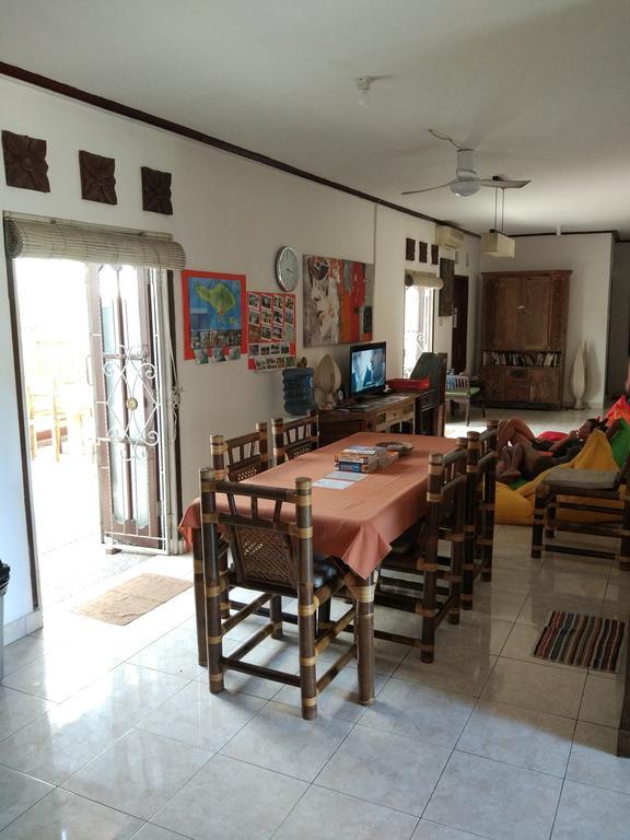 Karma Backpacker House Vandrarhem Uluwatu Exteriör bild
