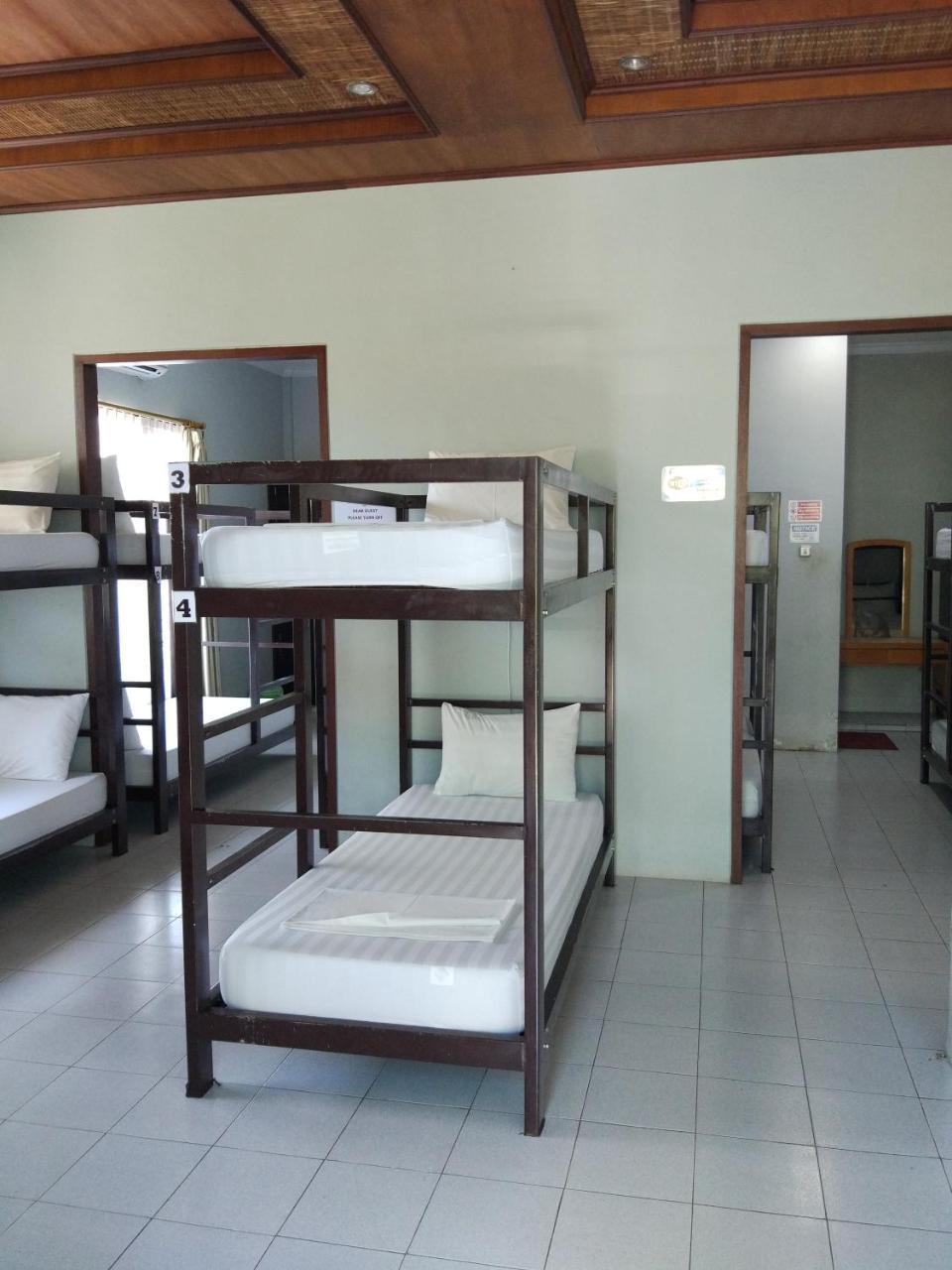Karma Backpacker House Vandrarhem Uluwatu Exteriör bild