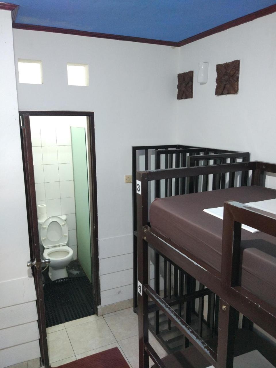 Karma Backpacker House Vandrarhem Uluwatu Exteriör bild