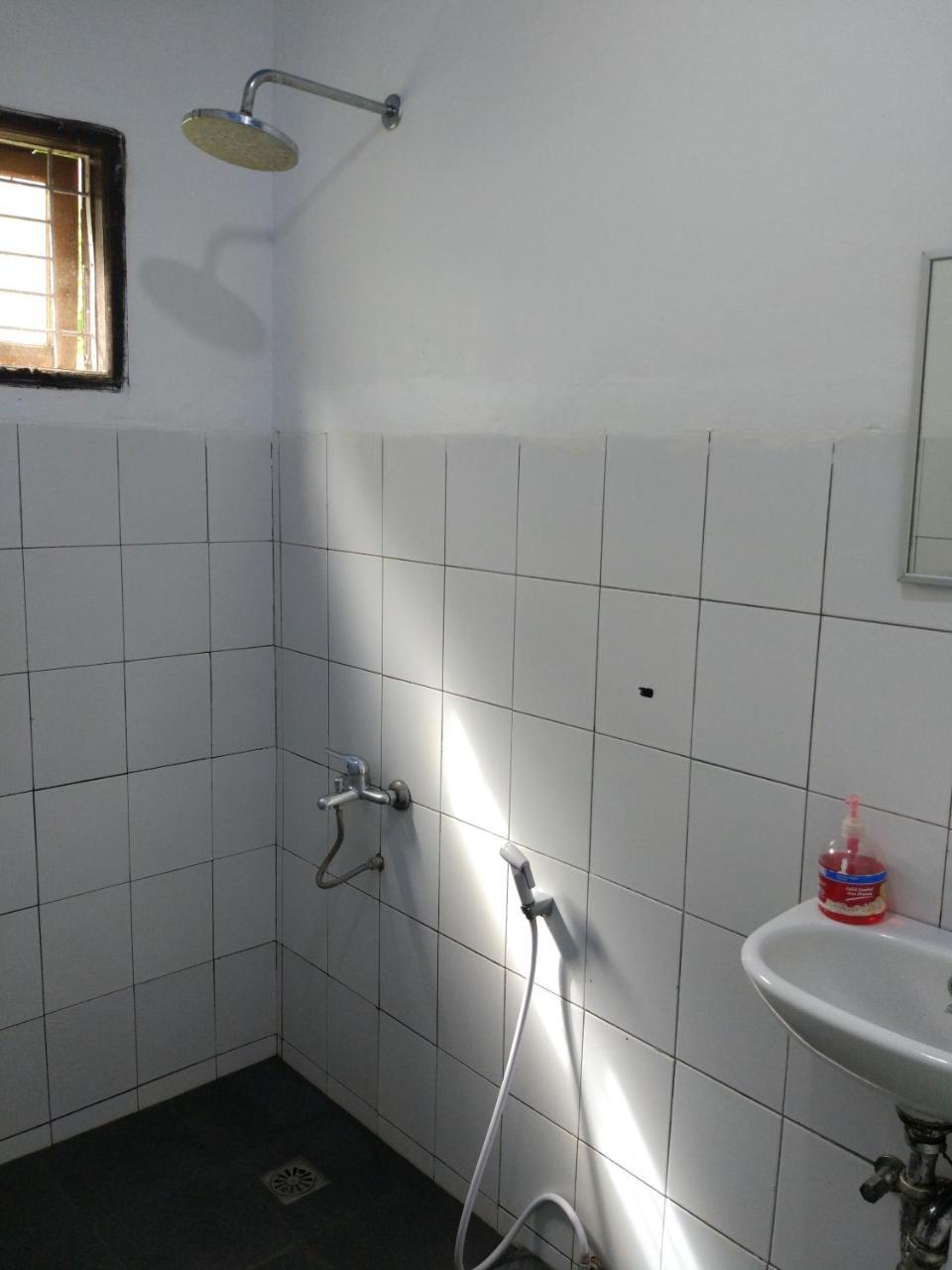 Karma Backpacker House Vandrarhem Uluwatu Exteriör bild