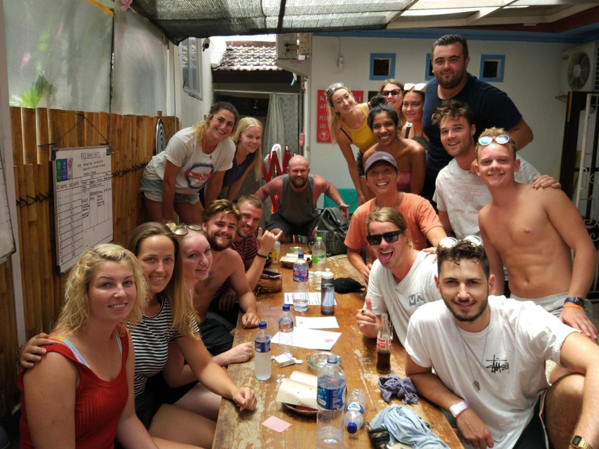 Karma Backpacker House Vandrarhem Uluwatu Exteriör bild